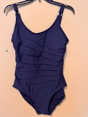 Calvin Klein Women's Navy One-Piece Ruched Swimsuit size 12
